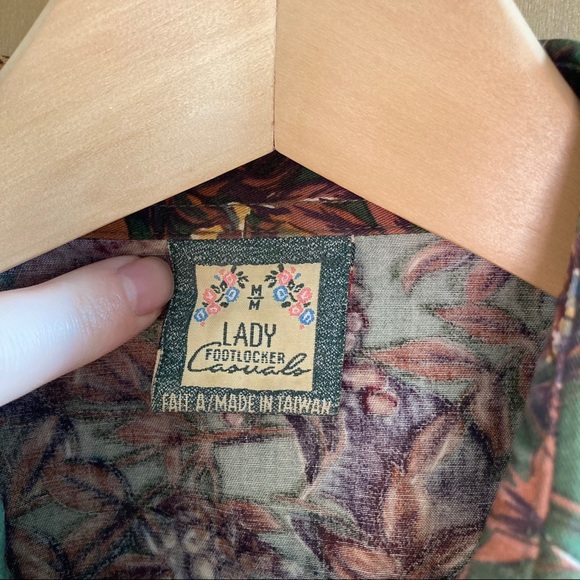 MUST GO Vintage Lady Footlocker Colourful Floral Button Up Shirt - Picture 6 of 6